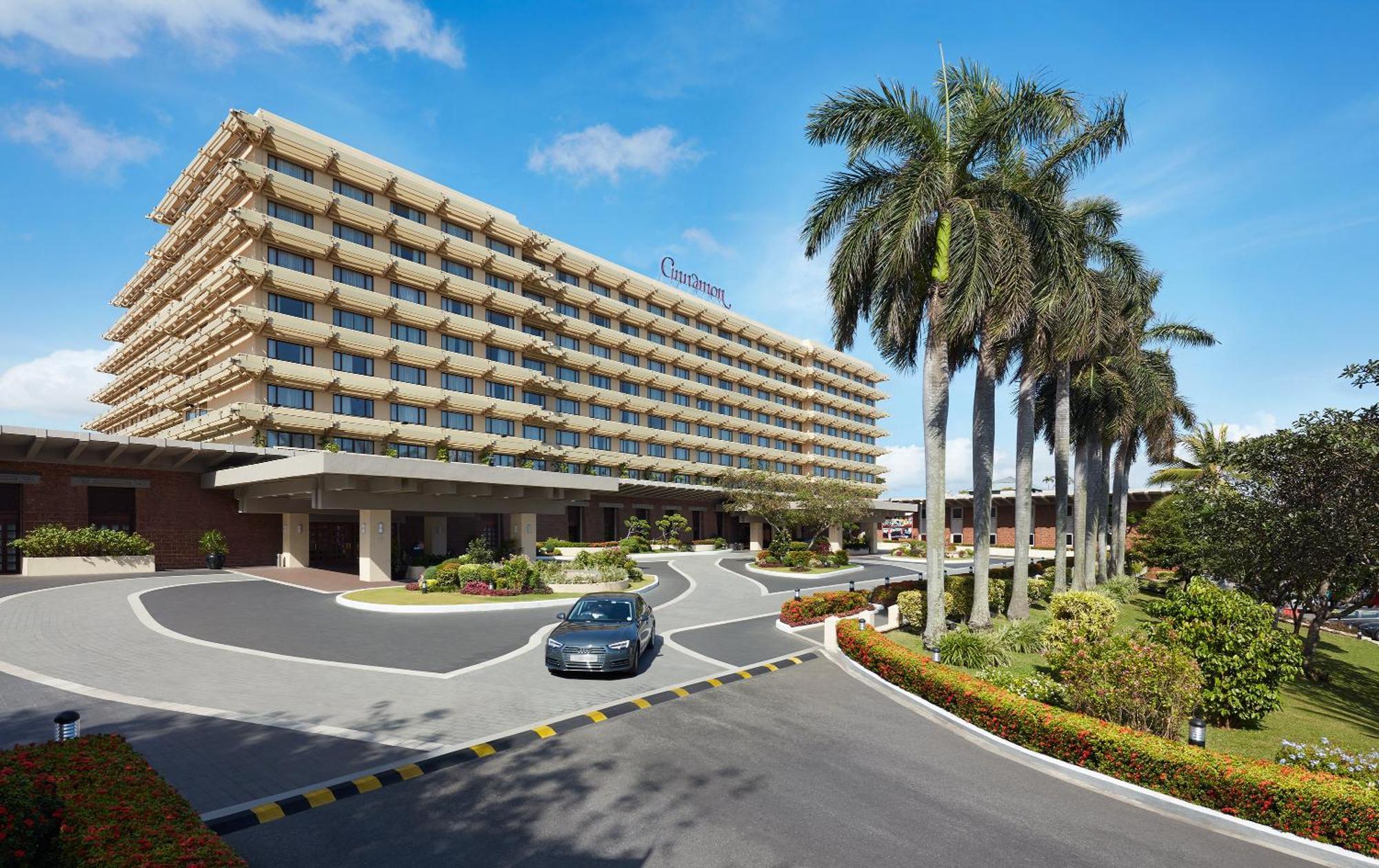 Cinnamon Lakeside Colombo Exterior foto The hotel in 2015