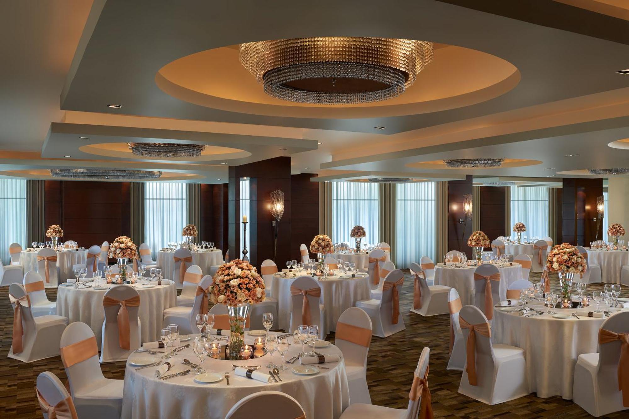Cinnamon Lakeside Colombo Exterior foto The ballroom at the hotel