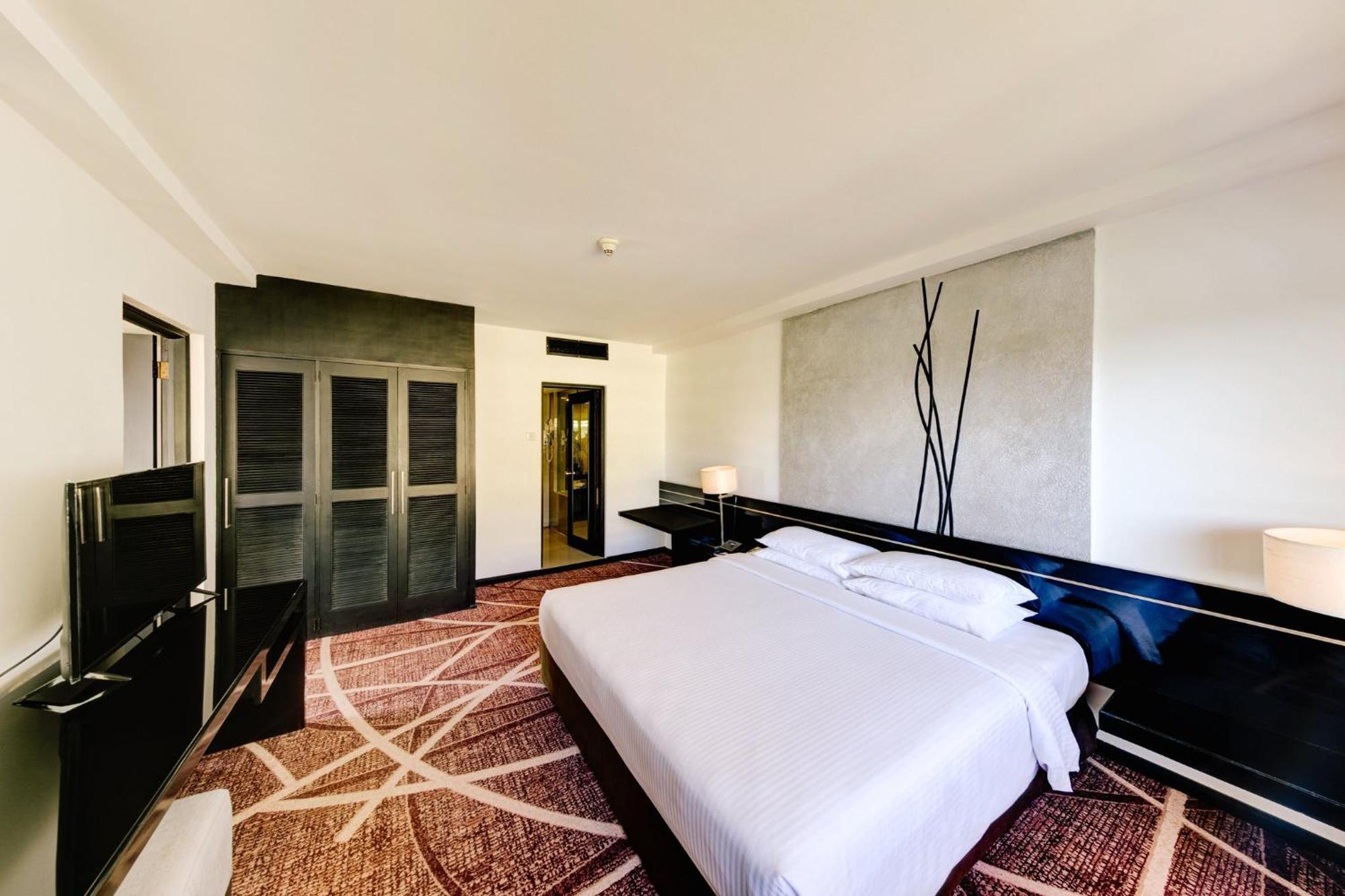 Cinnamon Lakeside Colombo Exterior foto Deluxe Room