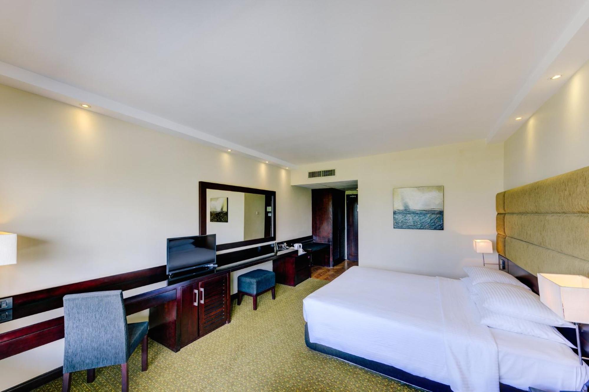 Cinnamon Lakeside Colombo Exterior foto A room at the hotel